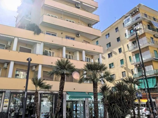 negozio in vendita a Napoli in zona Fuorigrotta