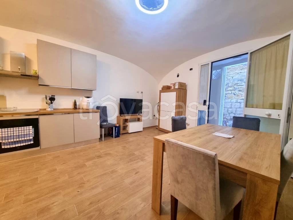 appartamento in vendita a Napoli in zona Chiaia