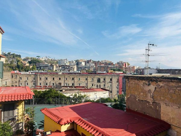 appartamento in vendita a Napoli in zona Stella