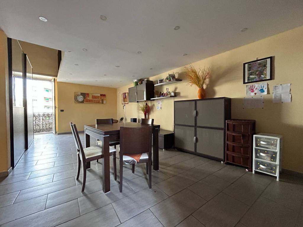 appartamento in vendita a Napoli in zona Mercato