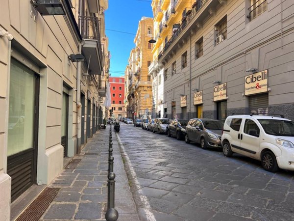 negozio in vendita a Napoli in zona Pendino / San Giuseppe