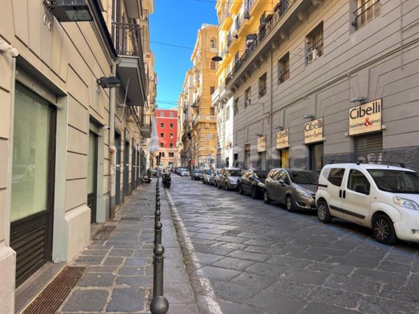 negozio in vendita a Napoli in zona Pendino / San Giuseppe