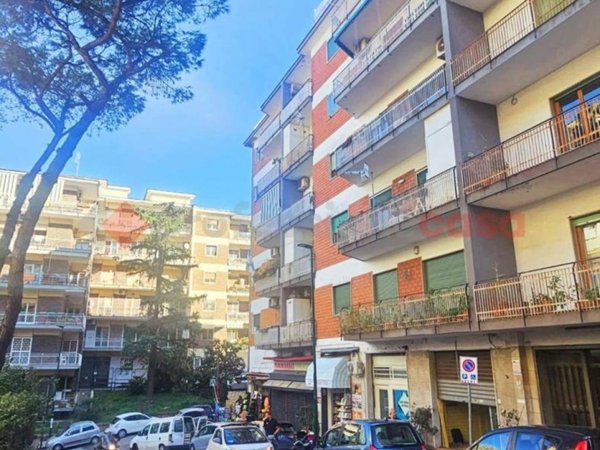 negozio in vendita a Napoli in zona Vomero