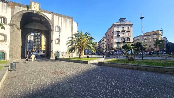 appartamento in vendita a Napoli in zona San Lorenzo