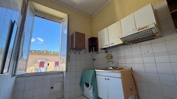 appartamento in vendita a Napoli in zona Pendino / San Giuseppe