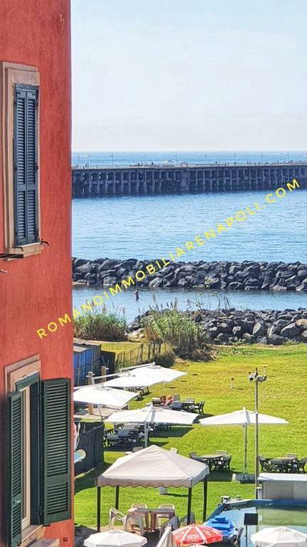 appartamento in vendita a Napoli in zona Bagnoli