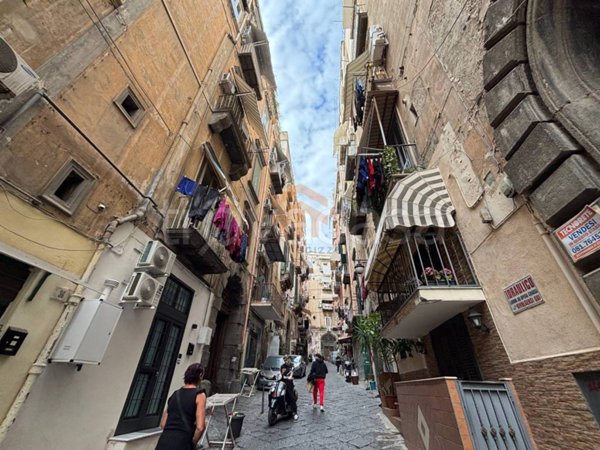 appartamento in vendita a Napoli in zona Chiaia