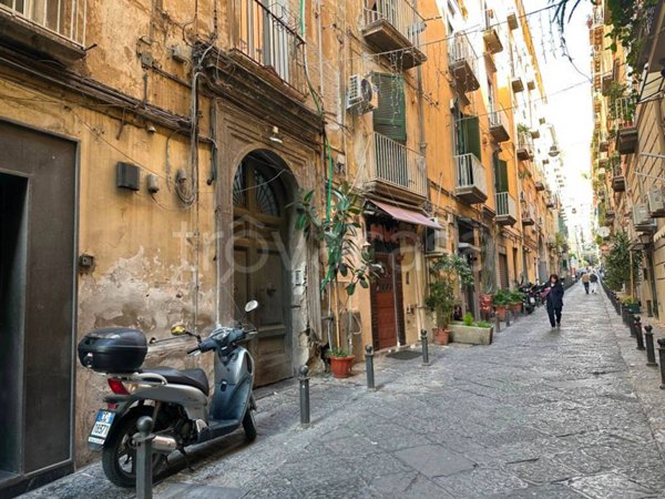 negozio in vendita a Napoli in zona Chiaia