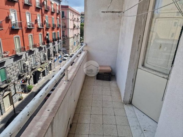 appartamento in vendita a Napoli in zona San Carlo all'Arena