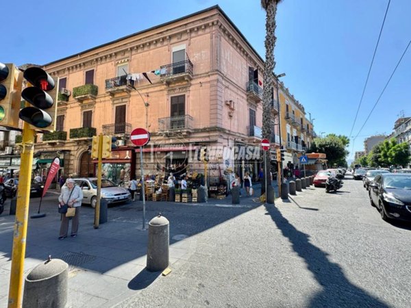 negozio in vendita a Napoli in zona Secondigliano