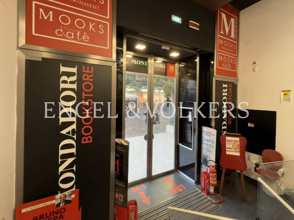 negozio in vendita a Napoli in zona Vomero