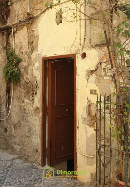 appartamento in vendita a Napoli in zona Mercato