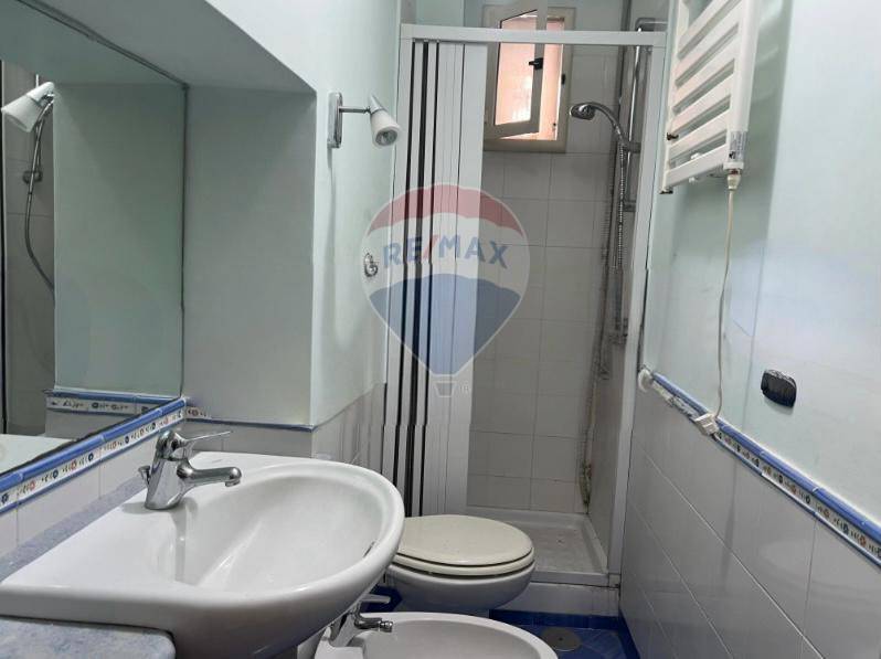 appartamento in vendita a Napoli in zona Chiaia