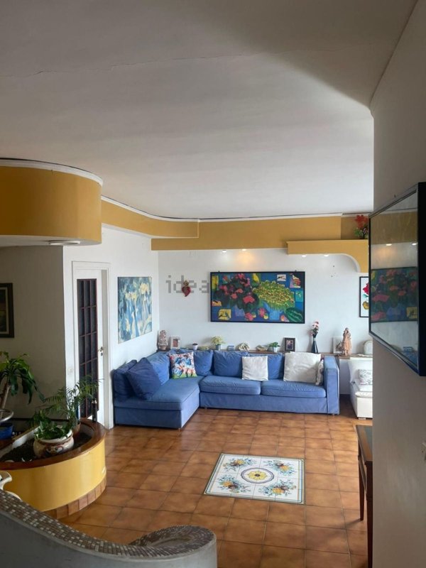 appartamento in vendita a Napoli in zona Posillipo