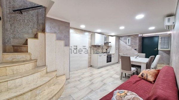 appartamento in vendita a Napoli in zona San Carlo all'Arena