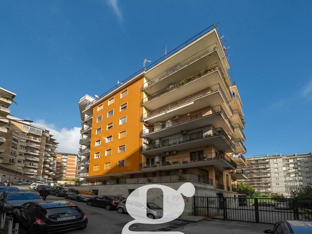 appartamento in vendita a Napoli in zona Chiaia