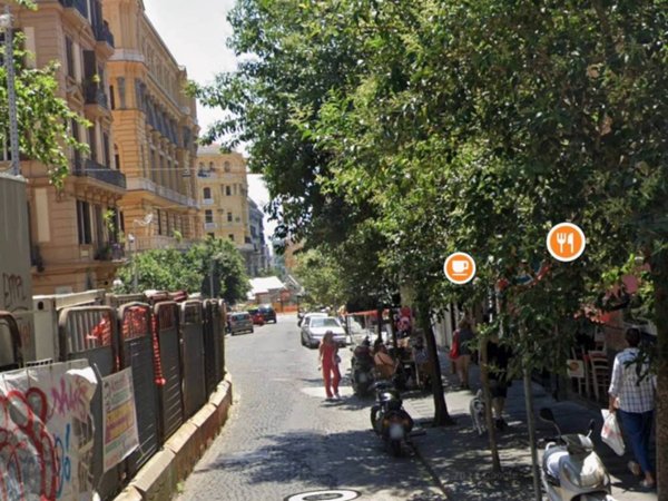 locale commerciale in vendita a Napoli in zona Pendino / San Giuseppe