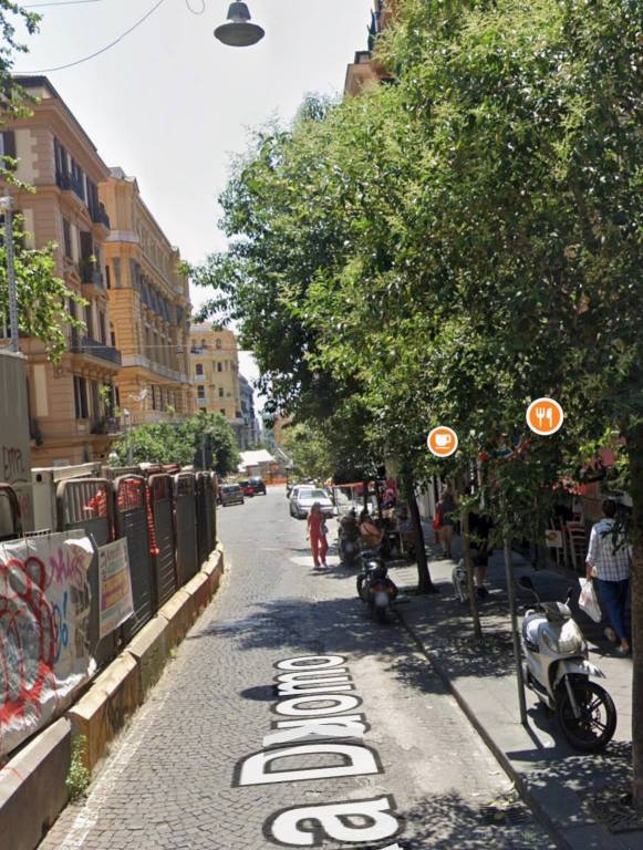 locale commerciale in vendita a Napoli in zona Pendino / San Giuseppe