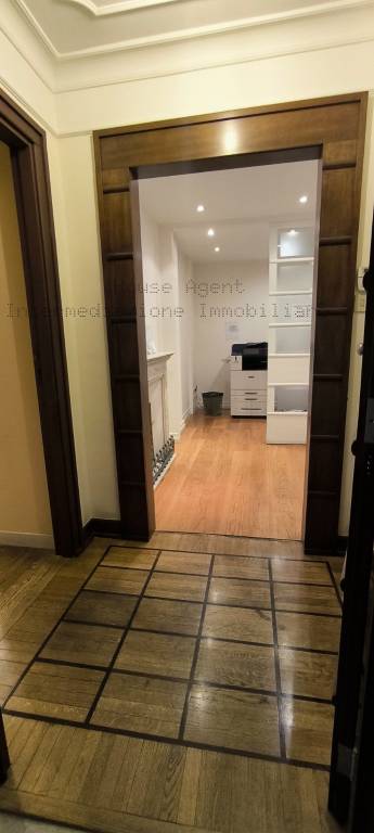 appartamento in vendita a Napoli in zona Chiaia