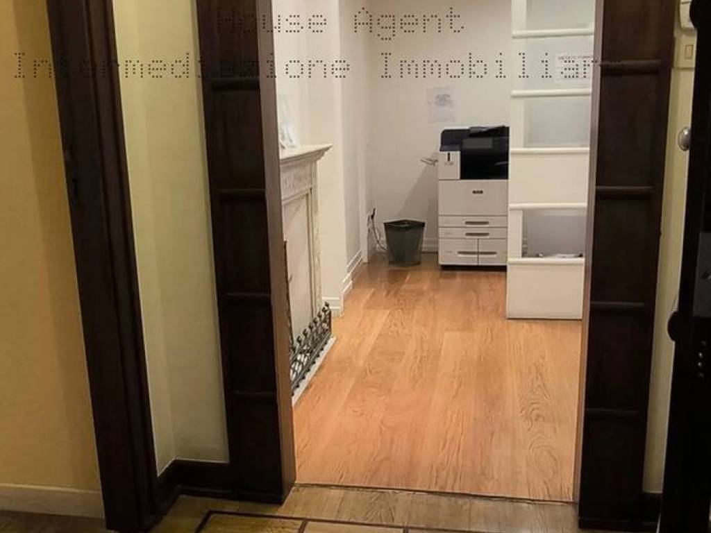 appartamento in vendita a Napoli in zona Chiaia