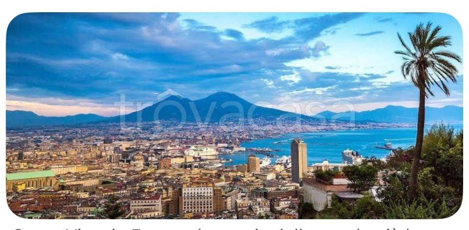 appartamento in vendita a Napoli in zona Chiaia