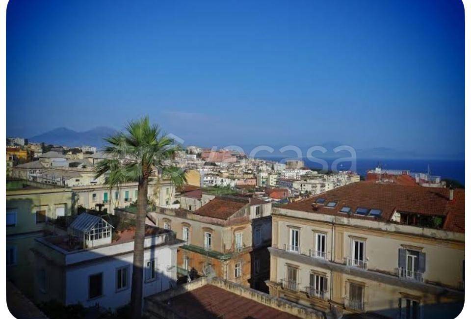 appartamento in vendita a Napoli in zona Chiaia
