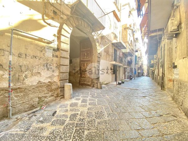appartamento in vendita a Napoli in zona San Lorenzo