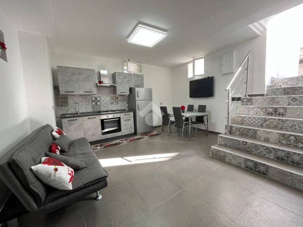 appartamento in vendita a Napoli in zona San Carlo all'Arena