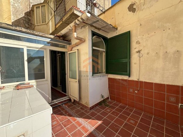 appartamento in vendita a Napoli in zona Chiaia