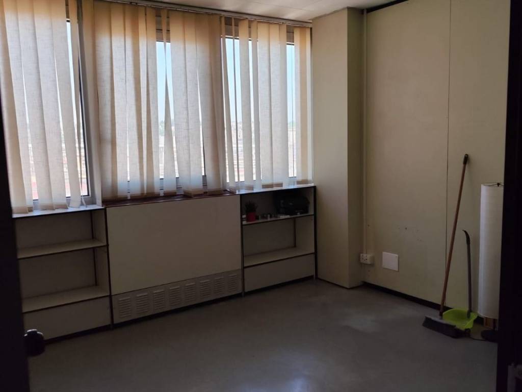 ufficio in vendita a Napoli in zona Poggioreale
