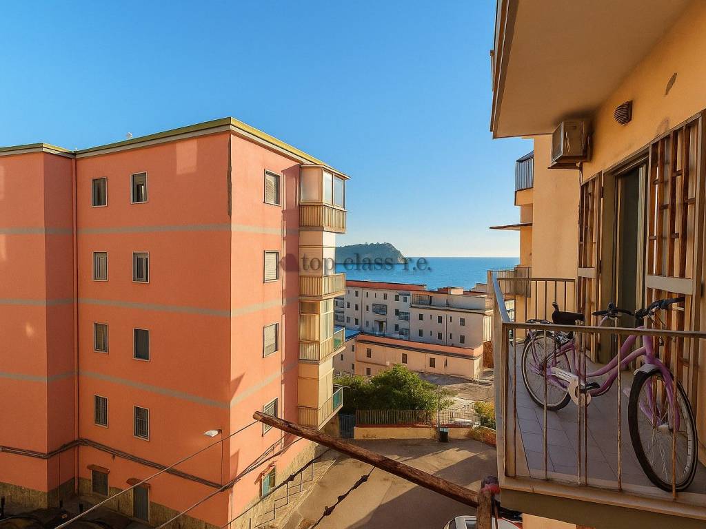 appartamento in vendita a Napoli in zona Bagnoli