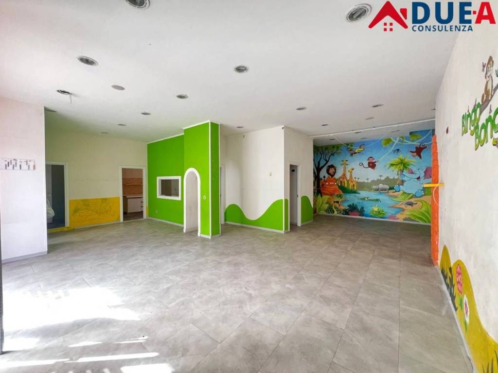 negozio in vendita a Napoli in zona Camaldoli