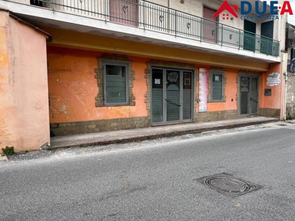 negozio in vendita a Napoli in zona Camaldoli