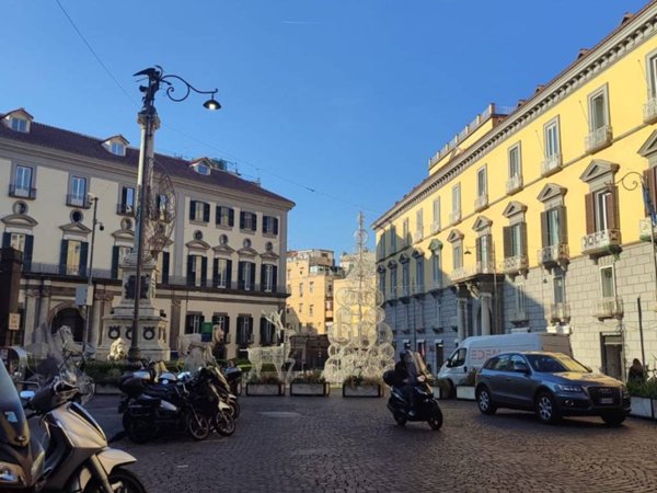appartamento in vendita a Napoli in zona Chiaia