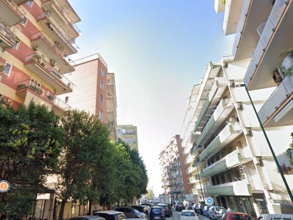 negozio in vendita a Napoli in zona Vomero