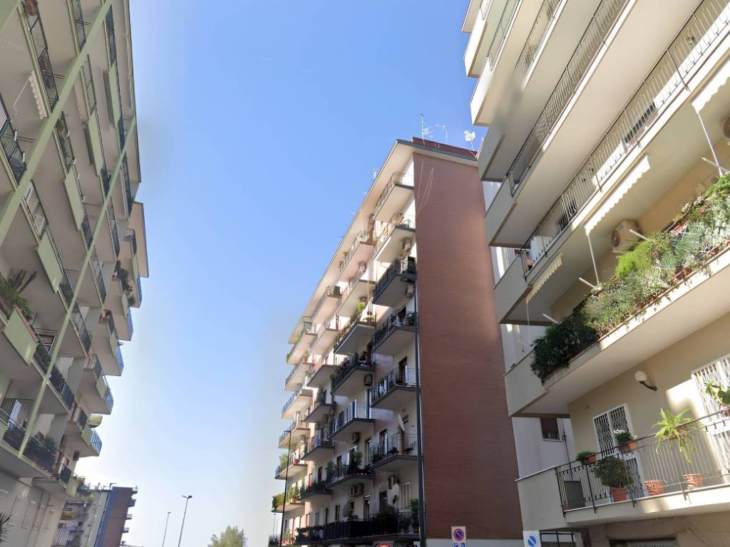 negozio in vendita a Napoli in zona Vomero