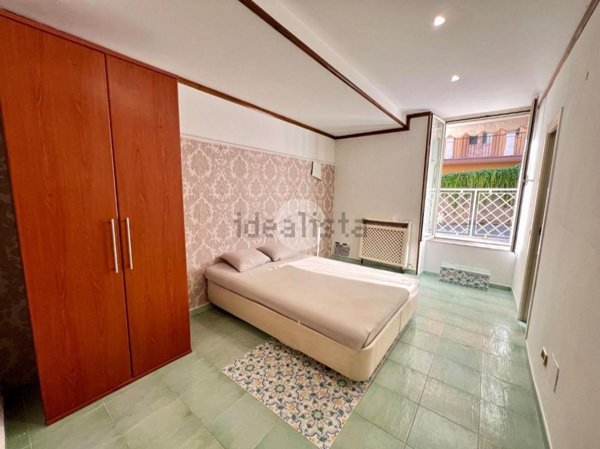 appartamento in vendita a Napoli in zona Chiaia