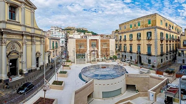 appartamento in vendita a Napoli in zona San Ferdinando