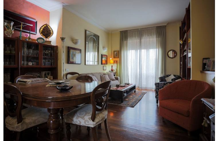 appartamento in vendita a Napoli in zona Stella