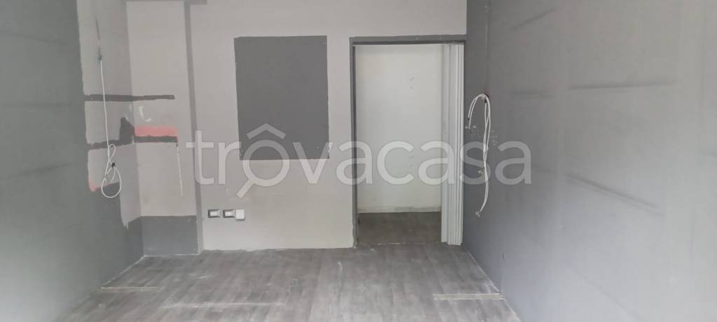 negozio in vendita a Napoli in zona Secondigliano
