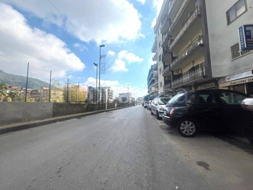 negozio in vendita a Napoli in zona Pianura