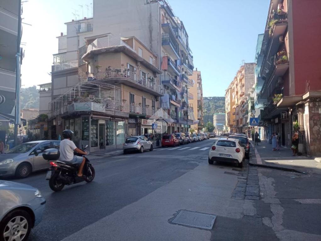 negozio in vendita a Napoli in zona Bagnoli