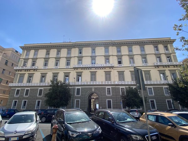 appartamento in vendita a Napoli in zona Chiaia