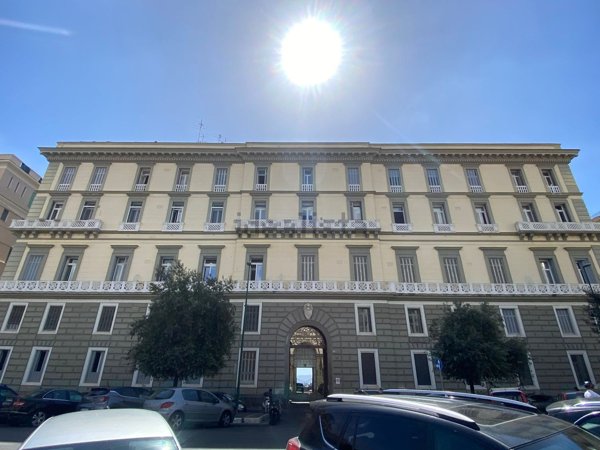 appartamento in vendita a Napoli in zona Chiaia