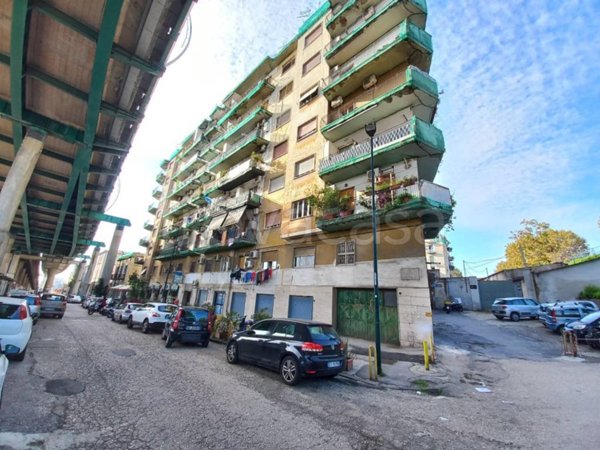 appartamento in vendita a Napoli in zona Bagnoli