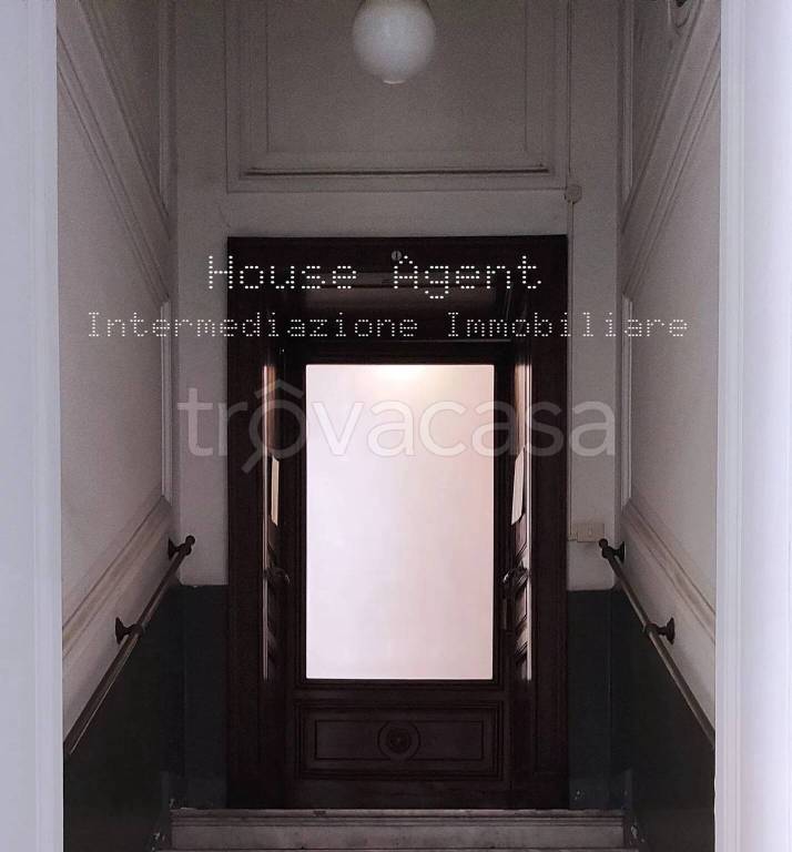 ufficio in vendita a Napoli in zona Chiaia