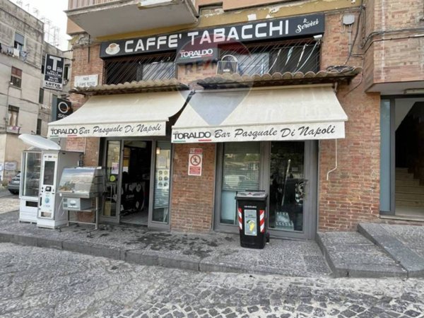 negozio in vendita a Napoli in zona Stella