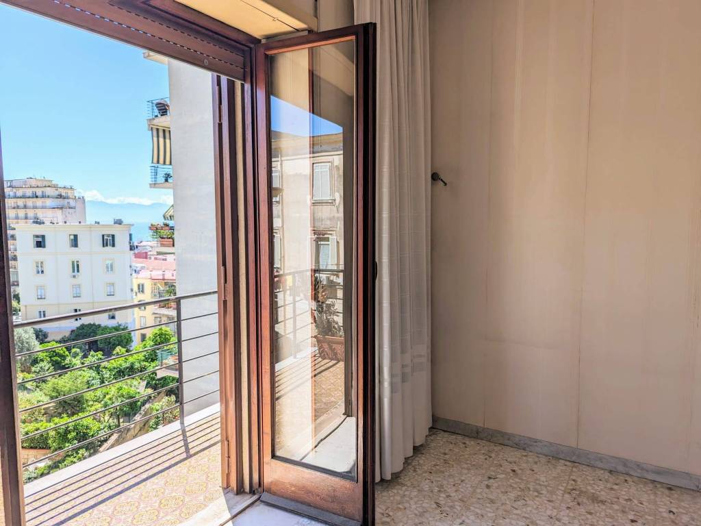 appartamento in vendita a Napoli in zona Chiaia