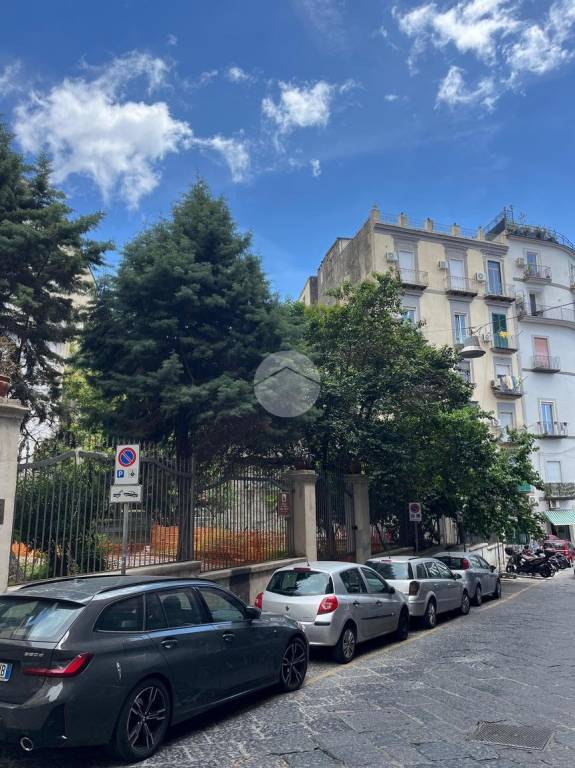 appartamento in vendita a Napoli in zona Chiaia