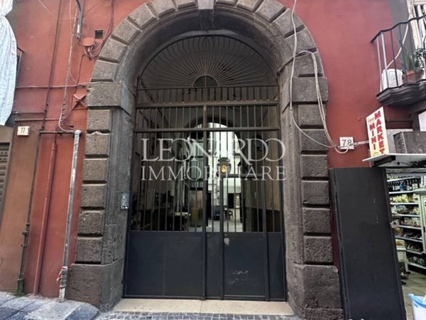 appartamento in vendita a Napoli in zona Chiaia